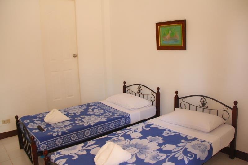 كالامبا Dona Jovita Garden Resort المظهر الخارجي الصورة
